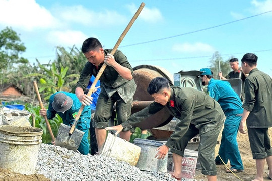 Đoàn Thanh niên xã Bình Phú ra quân hưởng ứng Tháng thanh niên năm 2025