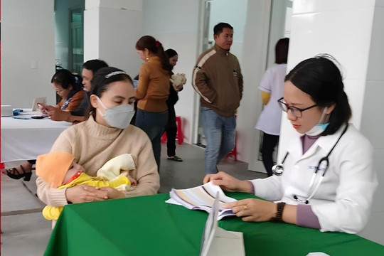 Thăng Bình triển khai tiêm bù vắc xin sởi - rubella cho trẻ 2-5 tuổi