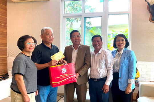 Phó Chủ tịch Thường trực UBND tỉnh Phan Thái Bình thăm, viếng hương các đồng chí nguyên Bí thư Tỉnh ủy Quảng Nam