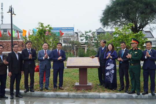 Tam Kỳ gắn biển công trình Nghĩa trang Liệt sĩ và Tượng Đài chiến thắng Xuân Mậu Thân chào mừng kỷ niệm 50 năm ngày giải phóng tỉnh Quảng Nam