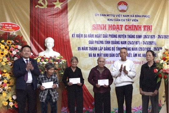 Thôn Tất Viên (Bình Phục) sinh hoạt chính trị mừng ngày giải phóng quê hương