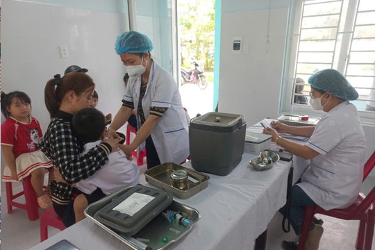 Thăng Bình triển khai tiêm vắc xin sởi đợt 2