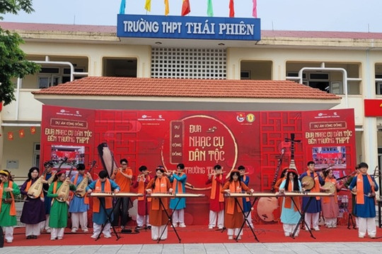Trường THPT Thái Phiên phối hợp tổ chức chương trình “Đưa nhạc cụ dân tộc đến các trường THPT” ở huyện Thăng Bình