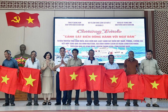 Hải đoàn 21 tổ chức chương trình “Cảnh sát biển đồng hành với ngư dân” tại huyện Thăng Bình