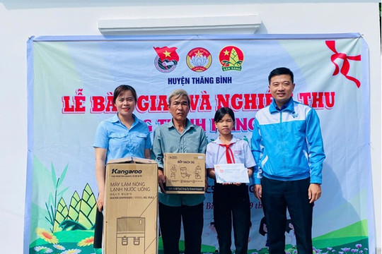 Huyện đoàn Thăng Bình bàn giao nhà “Khăn quàng đỏ” năm 2025