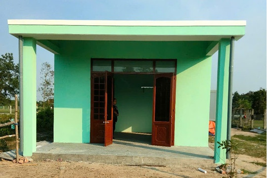 Bàn giao nhà nhân đạo cho gia đình ông Đa