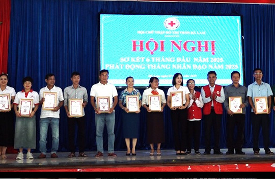 Thị trấn Hà Lam sơ kết hoạt động Chữ thập đỏ và tôn vinh người hiến máu tiêu biểu