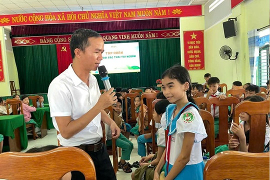 Thăng Bình tuyên truyền phân loại rác thải cho hơn 1.000 học sinh