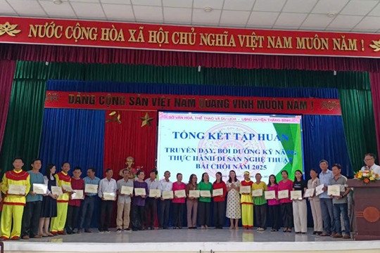 Tổng kết lớp bồi dưỡng kỹ năng thực hành di sản nghệ thuật bài chòi