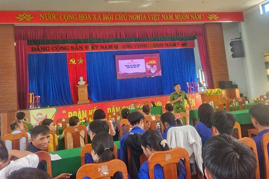 Công an thị trấn Hà Lam phối hợp tổ chức tuyên truyền phòng, chống ma túy cho nhân dân