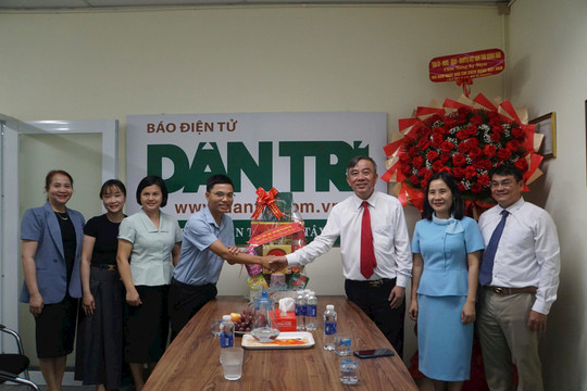 Phó Chủ tịch HĐND tỉnh Trần Xuân Vinh thăm, chúc mừng các cơ quan báo chí tại Đà Nẵng