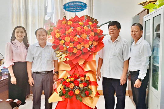 Lãnh đạo Bảo hiểm xã hội khu vực XXII thăm, chúc mừng Cổng thông tin điện tử Quảng Nam