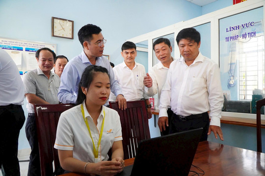 Bí thư Tỉnh ủy Lương Nguyễn Minh Triết kiểm tra vận hành mô hình chính quyền địa phương 2 cấp