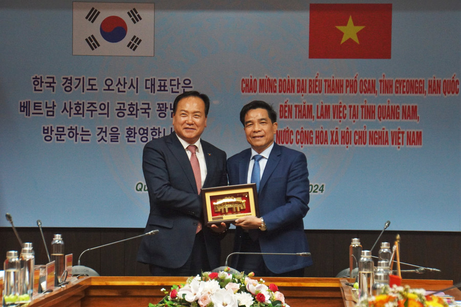 Chủ tịch UBND tỉnh Quảng Nam Lê Văn Dũng tiếp Thị trưởng thành phố Osan, Hàn Quốc