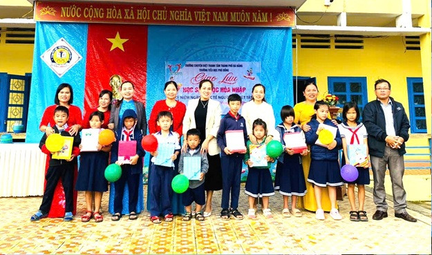 Sôi nổi các hoạt động ngoại khóa nhân ngày Quốc tế Người Khuyết tật Việt Nam