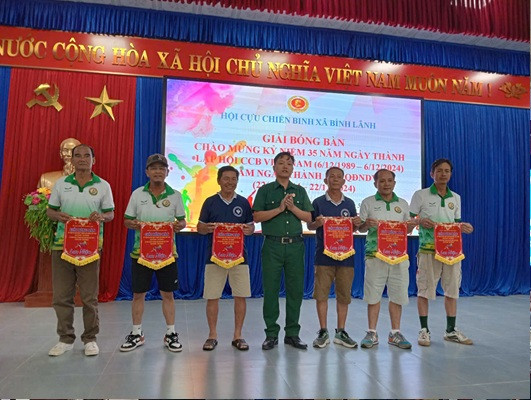 Bình Lãnh tổ chức giải bóng bàn