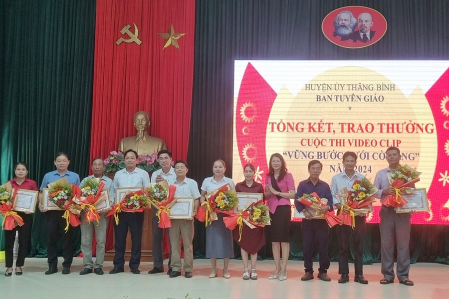 Năm 2024, Ban Tuyên giáo Huyện ủy ban hành 03 kế hoạch, 13 hướng dẫn, 29 công văn chỉ đạo, định hướng công tác tuyên truyền