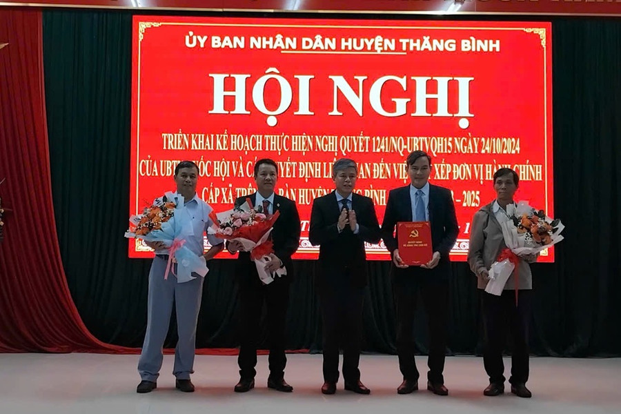 Thăng Bình công bố các quyết định về sắp xếp đơn vị hành chính cấp xã, giai đoạn 2023-2025