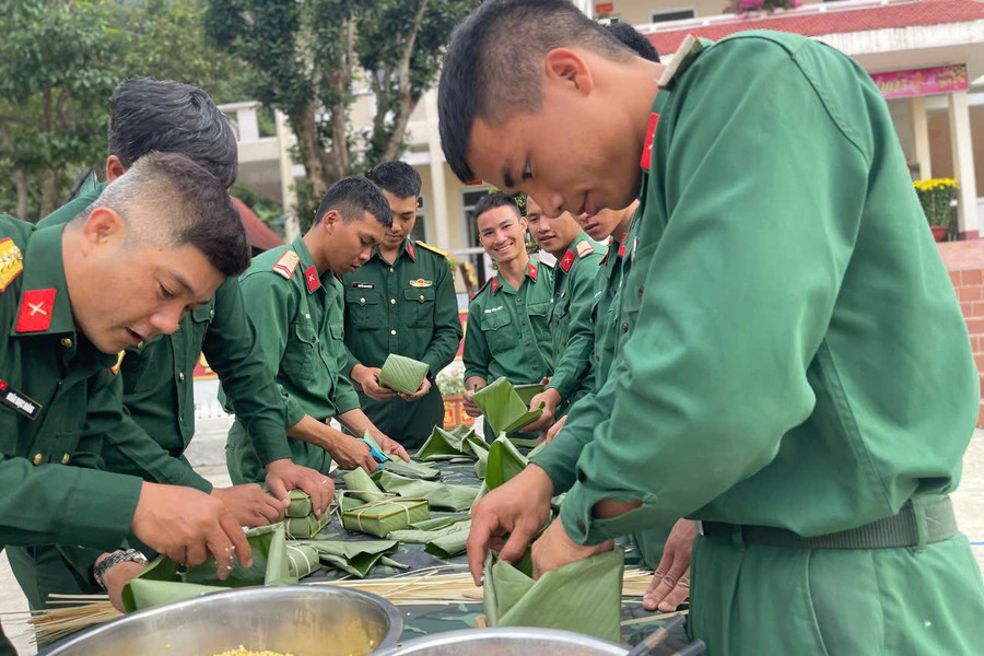 Tiểu đoàn 70 (Bộ CHQS Quảng Nam) tổ chức ngày hội bánh chưng xanh mừng Đảng, mừng xuân Ất Tỵ 2025.