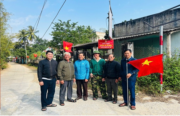Hội Cựu chiến binh xã Bình Hải xây dựng tuyến đường cờ Tổ quốc