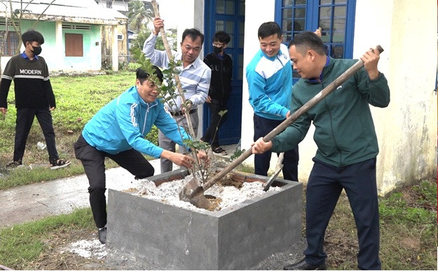 Thanh niên Thăng Bình phát động Tết trồng cây Xuân Ất Tỵ và phát động Cuộc thi sáng tạo thanh thiếu niên nhi đồng năm 2025