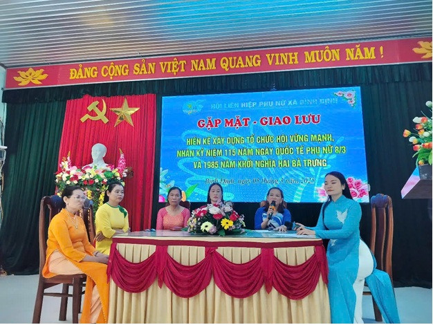 Phụ nữ Bình Định gặp mặt cán bộ, hội viên phụ nữ qua các thời kỳ