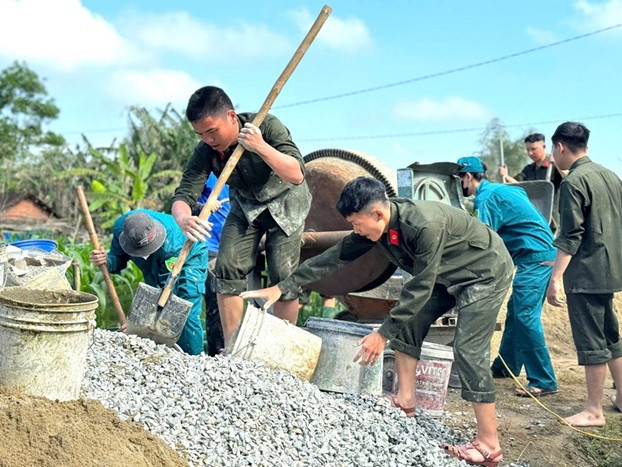 Đoàn Thanh niên xã Bình Phú ra quân hưởng ứng Tháng thanh niên năm 2025