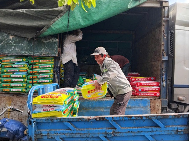 Thăng Bình cung ứng phân bón vụ trả chậm đông xuân 2024 – 2025 là 1.099 tấn