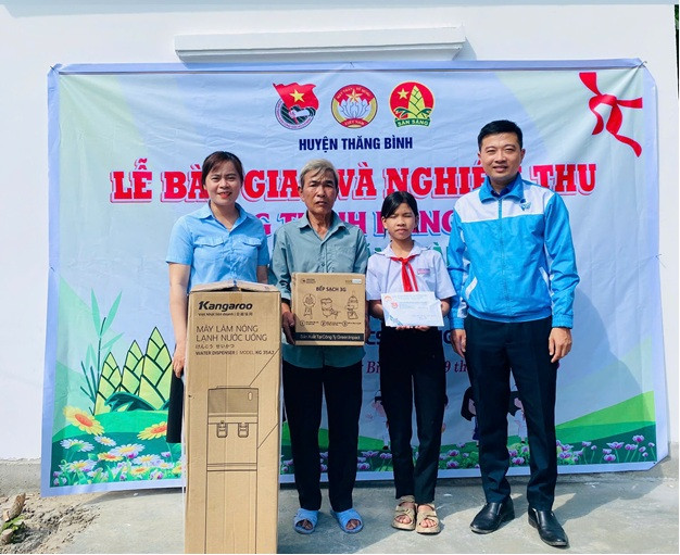 Huyện đoàn Thăng Bình bàn giao nhà “Khăn quàng đỏ” năm 2025