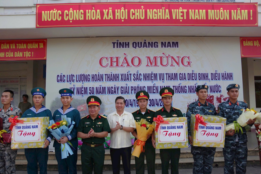 Quảng Nam rực rỡ cờ hoa chào đón lực lượng tham gia diễu binh, diễu hành tại Lễ kỷ niệm 50 năm giải phóng miền nam, thống nhất đất nước