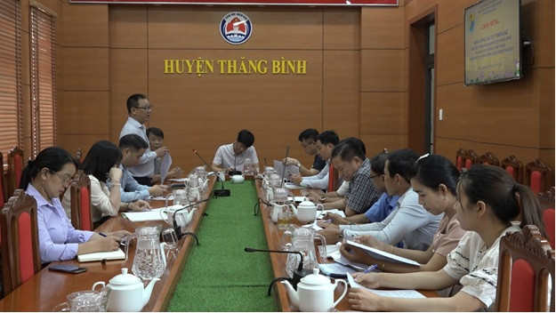 Phó Cục trưởng Cục Thống kê Nguyễn Thanh Dương làm việc tại huyện Thăng Bình