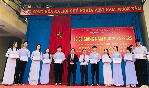 Trường THPT Tiểu La bế giảng năm học 2024-2025
