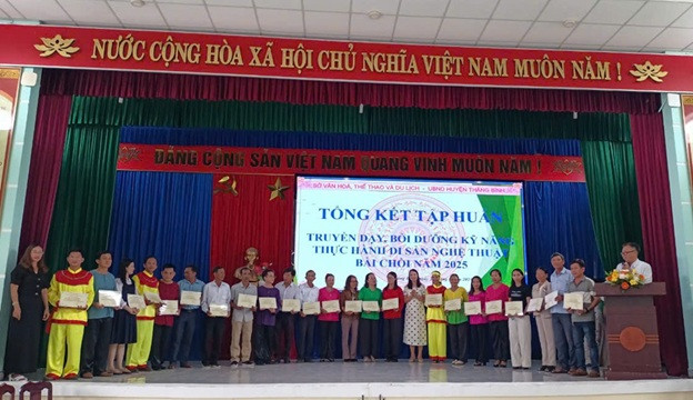 Tổng kết lớp bồi dưỡng kỹ năng thực hành di sản nghệ thuật bài chòi