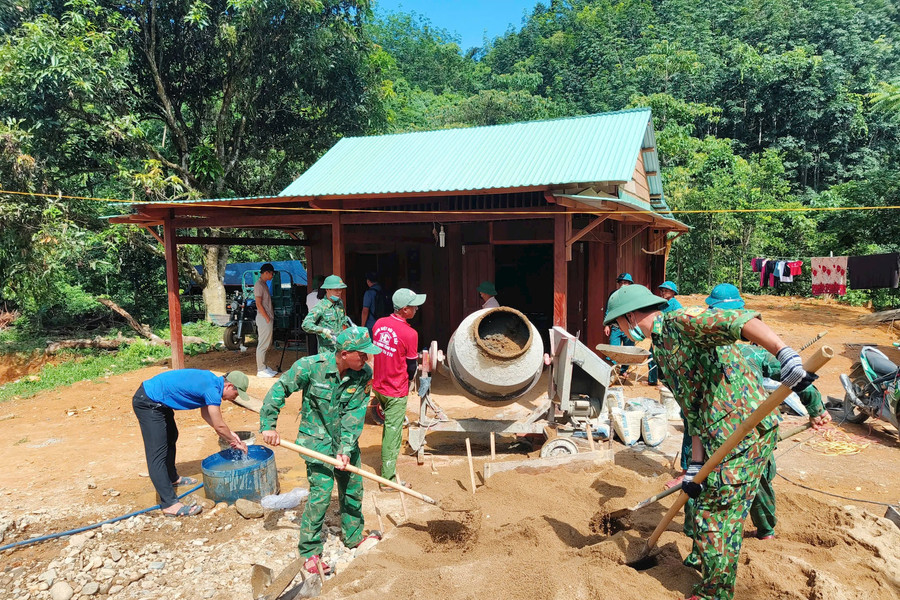 Chung tay xóa nhà tạm tại xã Đắc Pring (Nam Giang)