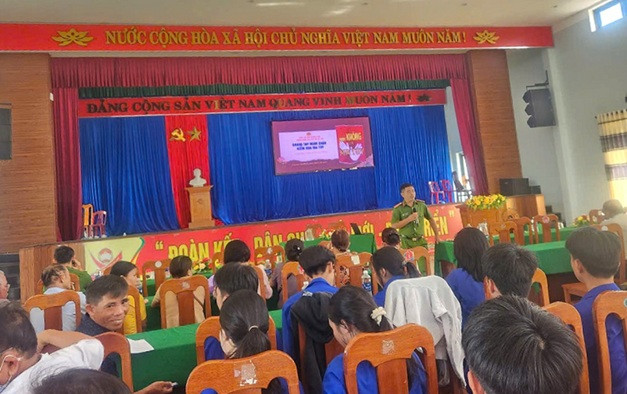 Công an thị trấn Hà Lam phối hợp tổ chức tuyên truyền phòng, chống ma túy cho nhân dân