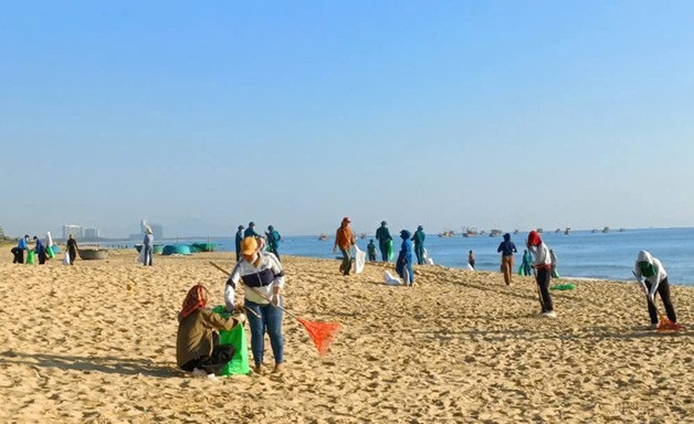 Tổ chức Chương trình “Hành động vì biển xanh” tại xã Bình Minh