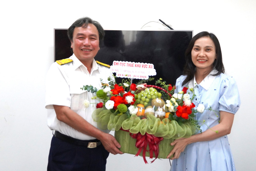 Chi cục Thuế khu vực XII thăm Cổng Thông tin điện tử Quảng Nam nhân kỷ niệm 100 năm Ngày Báo chí Cách mạng Việt Nam